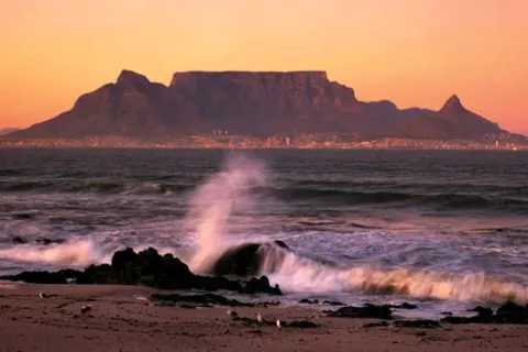 Layers of sandstone on Table Mountain